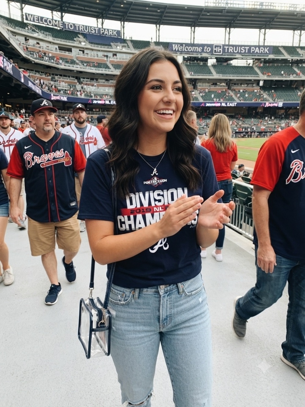 Navy 2019 NL East Division Champions Atlanta Braves Graphic Tee (XL)